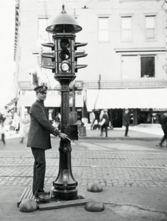 The installation of first traffic light in Cleaveland in 1914. creamytowel.com