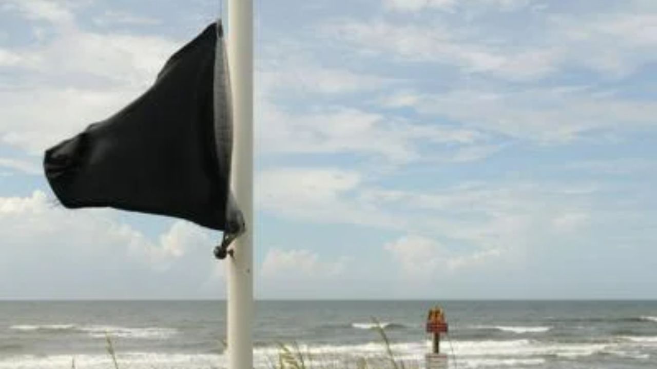 The black flag on shores are ways of communication. creamytowel.com