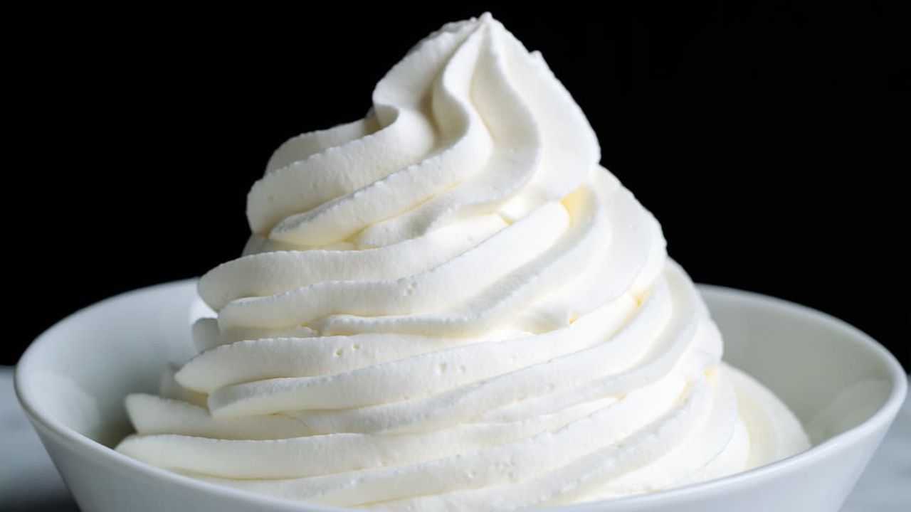 At Least How Cold Should You Keep Whipped Cream During Holding? creamytowel.com